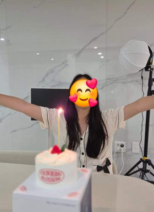 Broadcaster Park Ji-yoon and Former KBS Announcer Choi Dong-seok Celebrate Daughter's Graduation Amid Divorce Proceedings