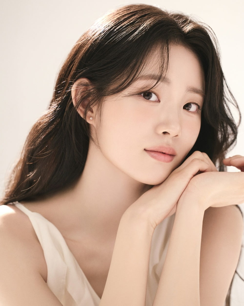 Actress Shin Si-ah Joins Management SOOP for a New Chapter