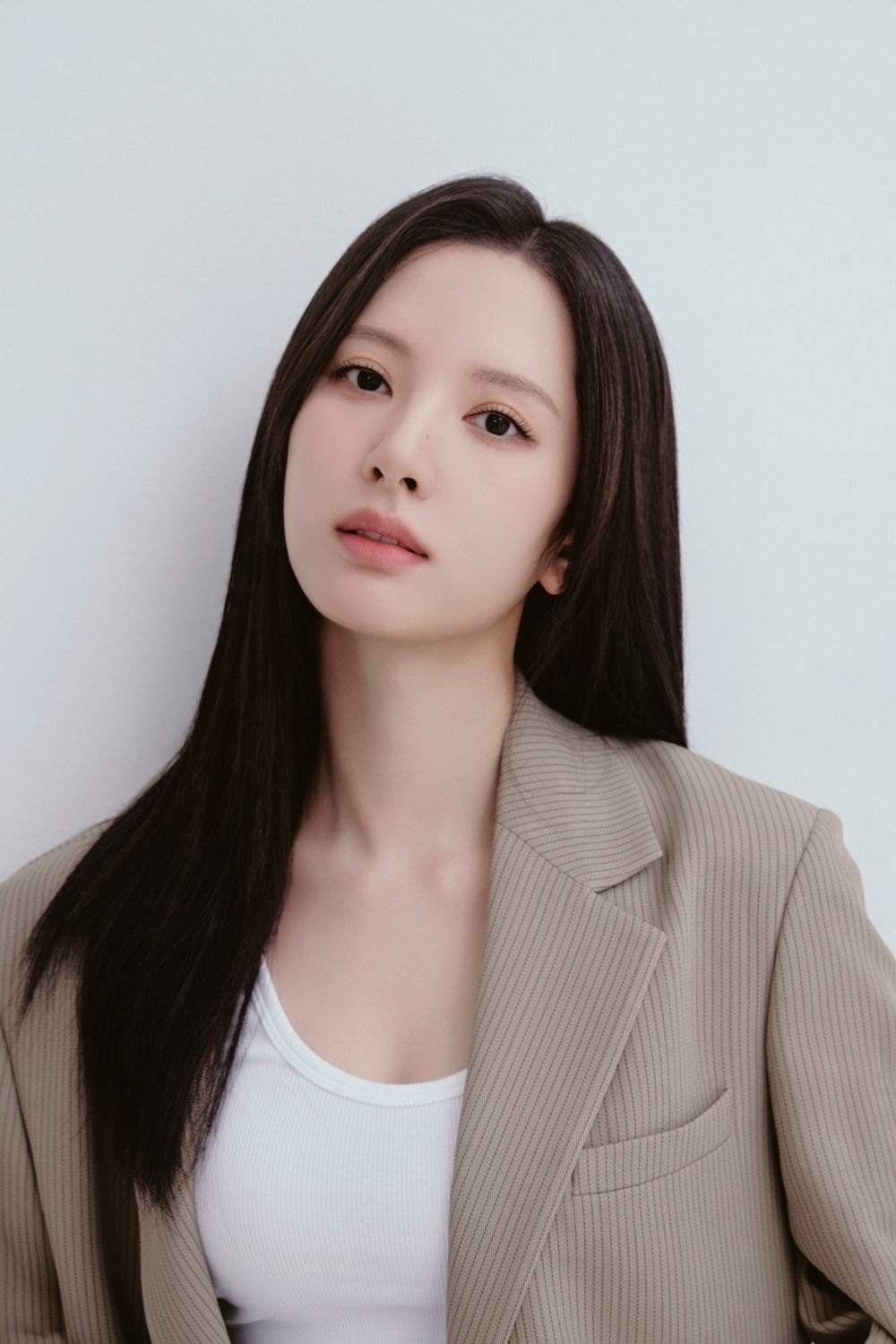 Actress Kim Ji-yeon Opens Up About Kiss Scene with Longtime Friend Yook Sung-jae