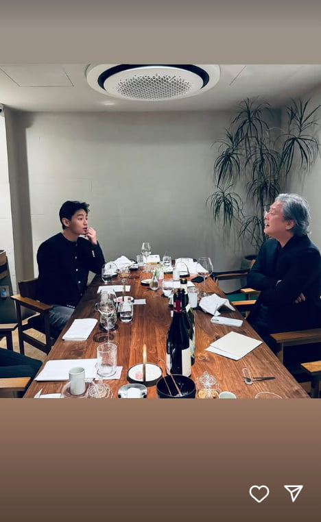 BTSのV、除隊前日に近況を公開!映画監督パク・チャヌクとの出会いが話題に