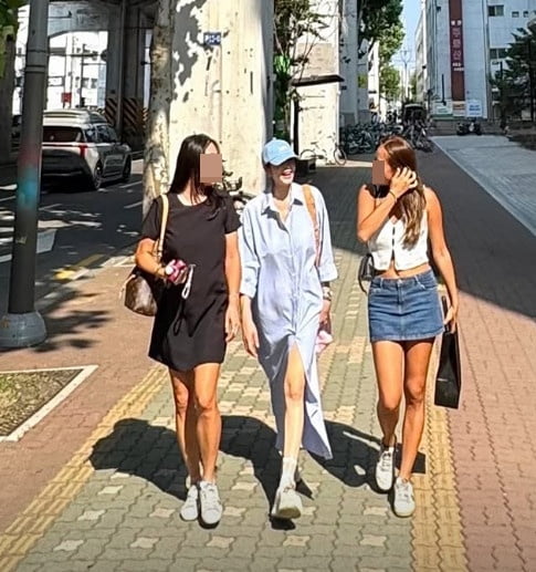 Korean Actress Kim Hye-soo Stuns with Her Petite Head Size in Latest Instagram Photos