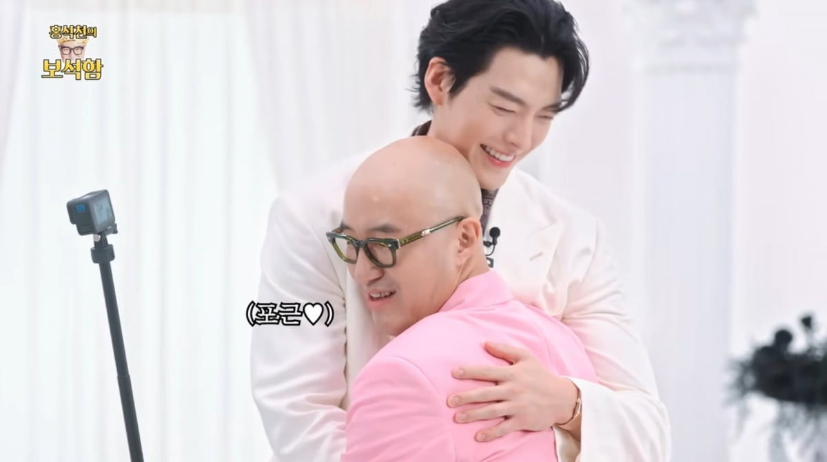 Kim Woo-bin Expresses Desire for Romance Roles on 'Hong Seok-cheon's Jewel Box'