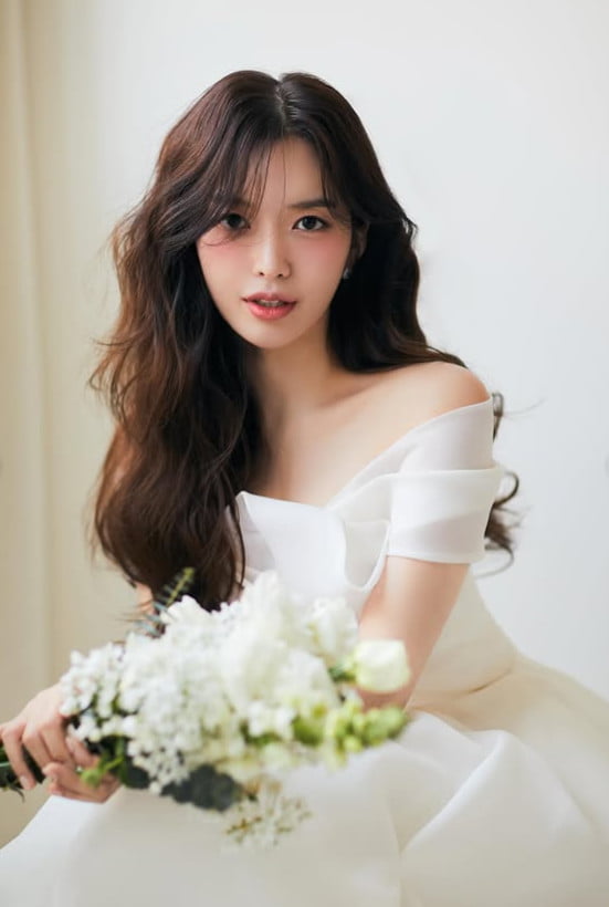 AOA出身のドファ、婚約者の顔を初公開!ウェディングフォトで幸せいっぱい