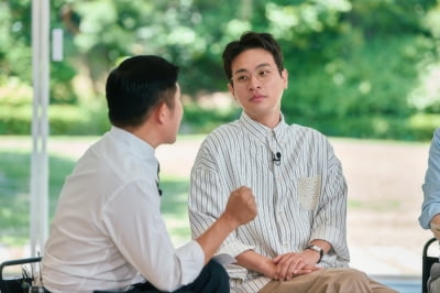 배우 박정민, 출판사 '유선 전화' 운영 중단한 이유