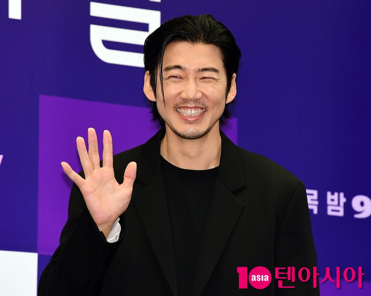 Yoon Kye-sang Returns to SBS Drama After 18 Years with 'Try: We Become a Miracle'
