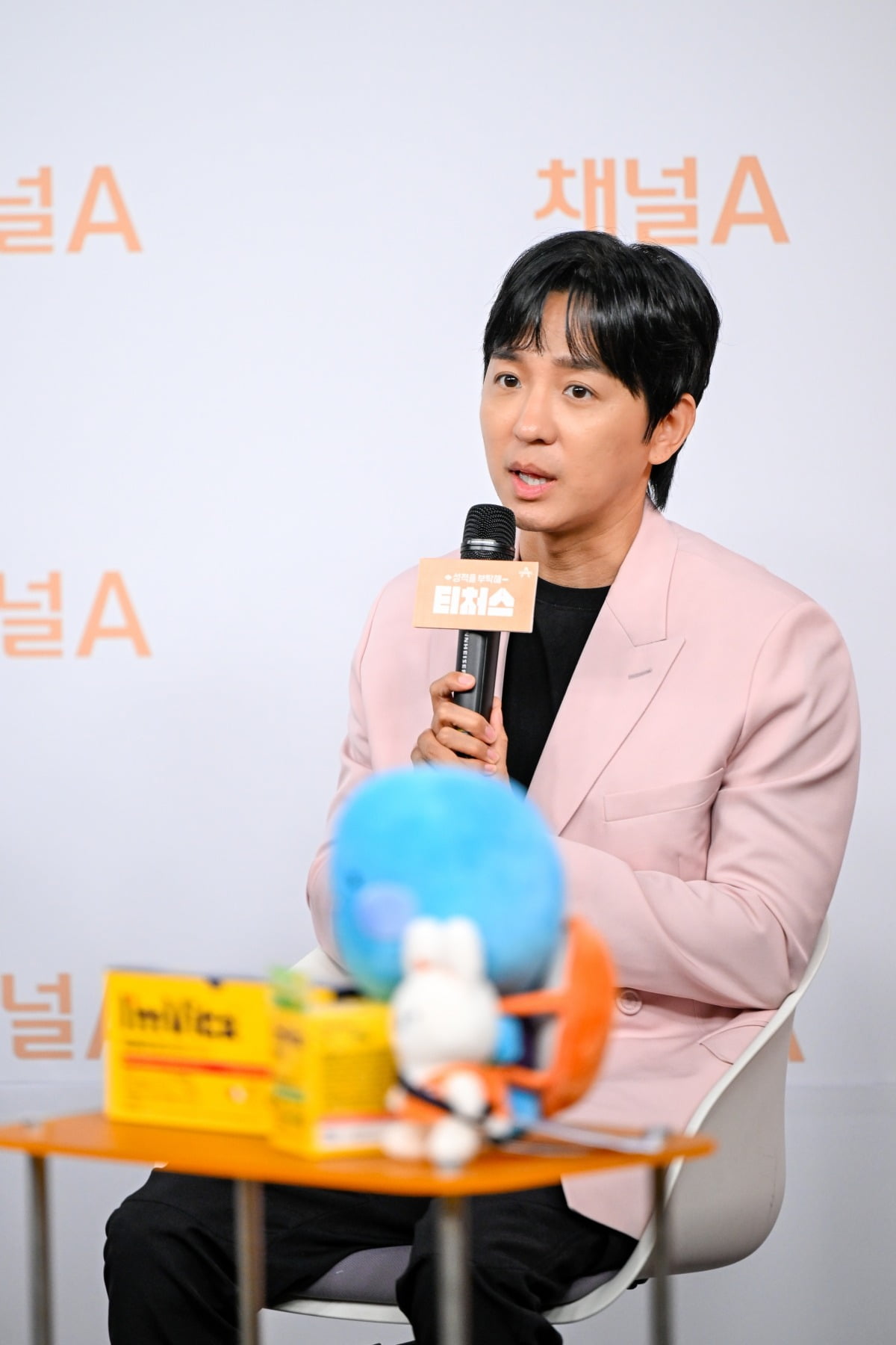 Star Instructor Jo Jung-sik Denies Allegations of Buying Exam Questions from Teacher