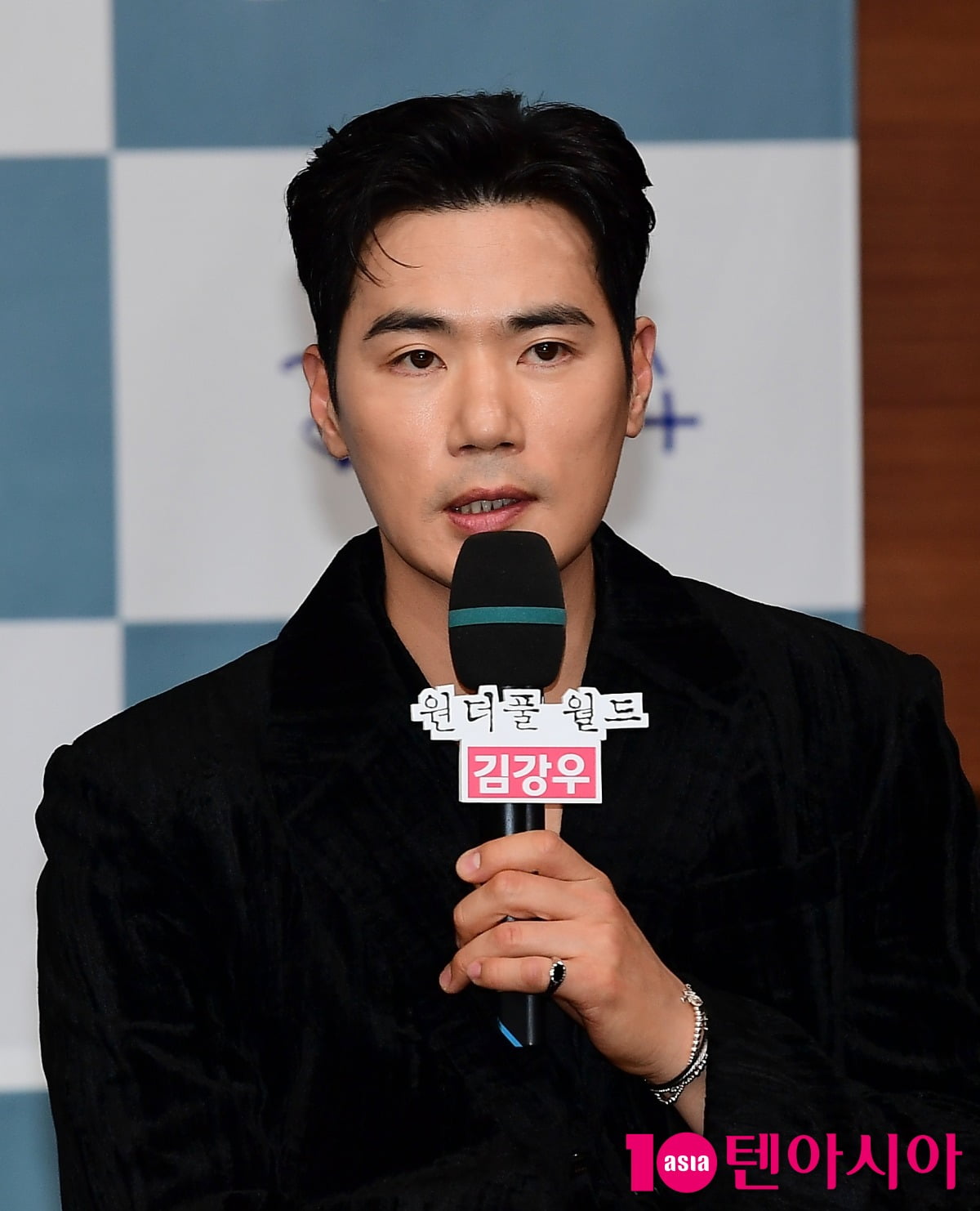 Actor Kim Kang-woo's YouTube Ambitions Shine on 'Jeon Hyun-moo Plan 2'