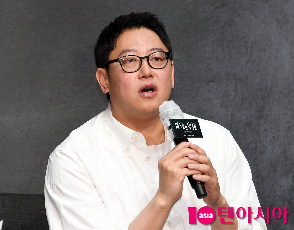 Director Lee Jung-hoon Attends Press Conference for Crime Thriller 'The Scalpel-Wielding Hunter'