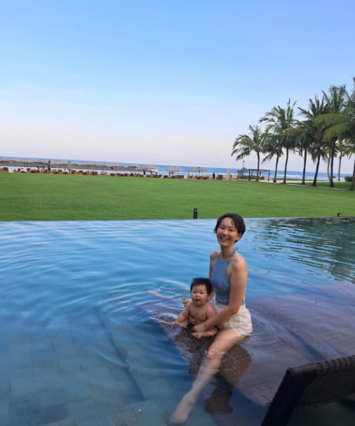 Actress Lee Yoo-young Shares Adorable Parenting Moments During Vacation