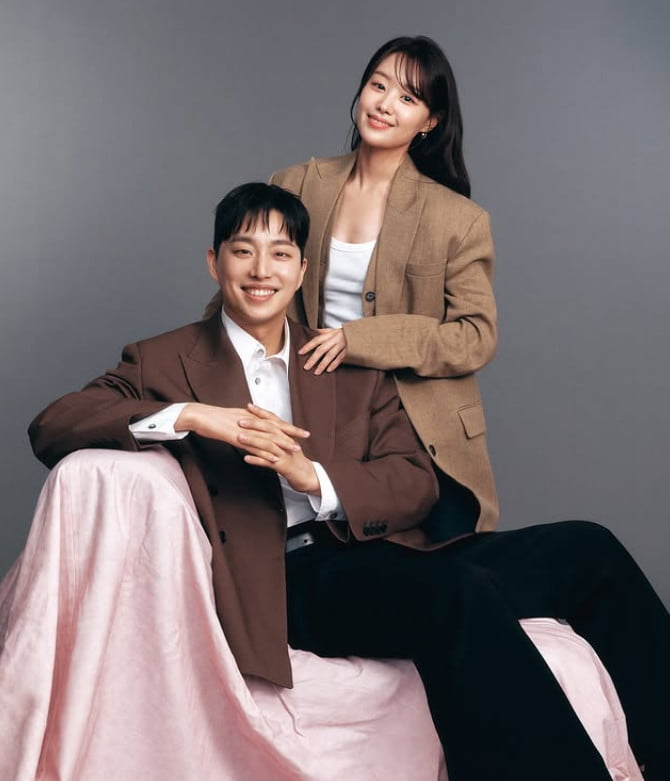 Korean Celebrity Couple Song Ji-eun and Park Wi Share Their First Anniversary Photo Shoot