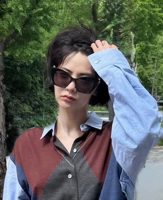 K-Pop Star Nana Stuns with Bold Fashion and Tattoo Revelation