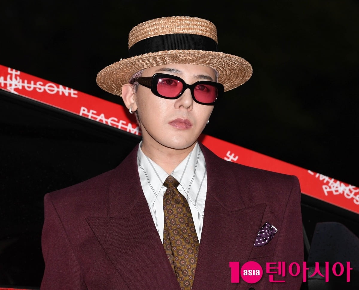 G-Dragon Handles Unexpected Stage Intrusion Calmly During Vietnam Concert