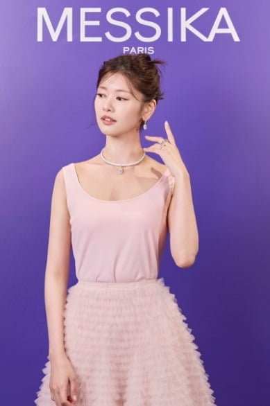 Jung So-min Captivates with Enchanting Elegance at Luxury Jewelry Event
