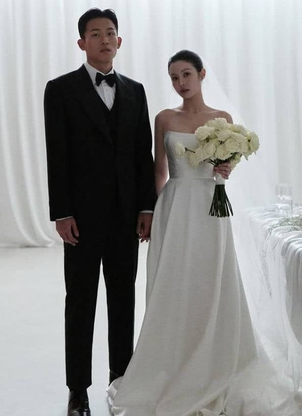 サッカー選手ジョン・ウヨンと俳優イ・グァンギの娘イ・ヨンジが結婚