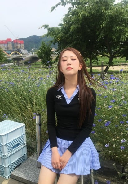 Trot Singer Jeon Yu-jin Captivates Fans with Her Ethereal Beauty in Latest Instagram Post