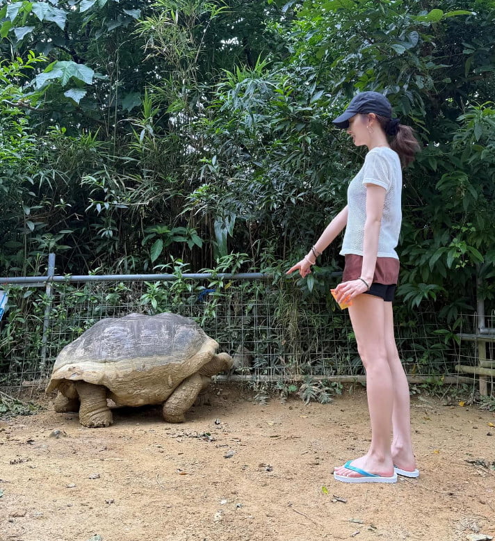 Aespa's Giselle Showcases Her Style During Vacation