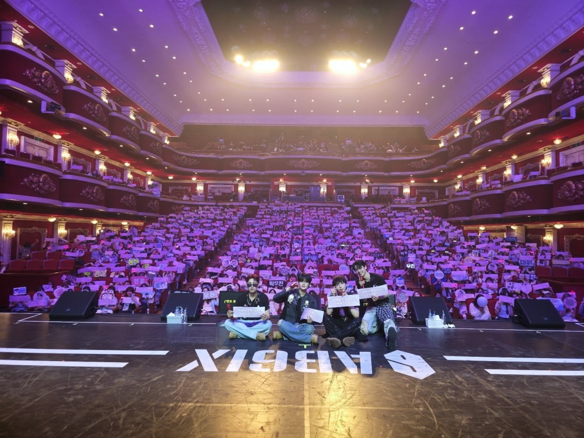 AB6IX、ファンコンサート「BE:6IX」を成功裏に終了、新たなアルバムで夏にカムバック予定