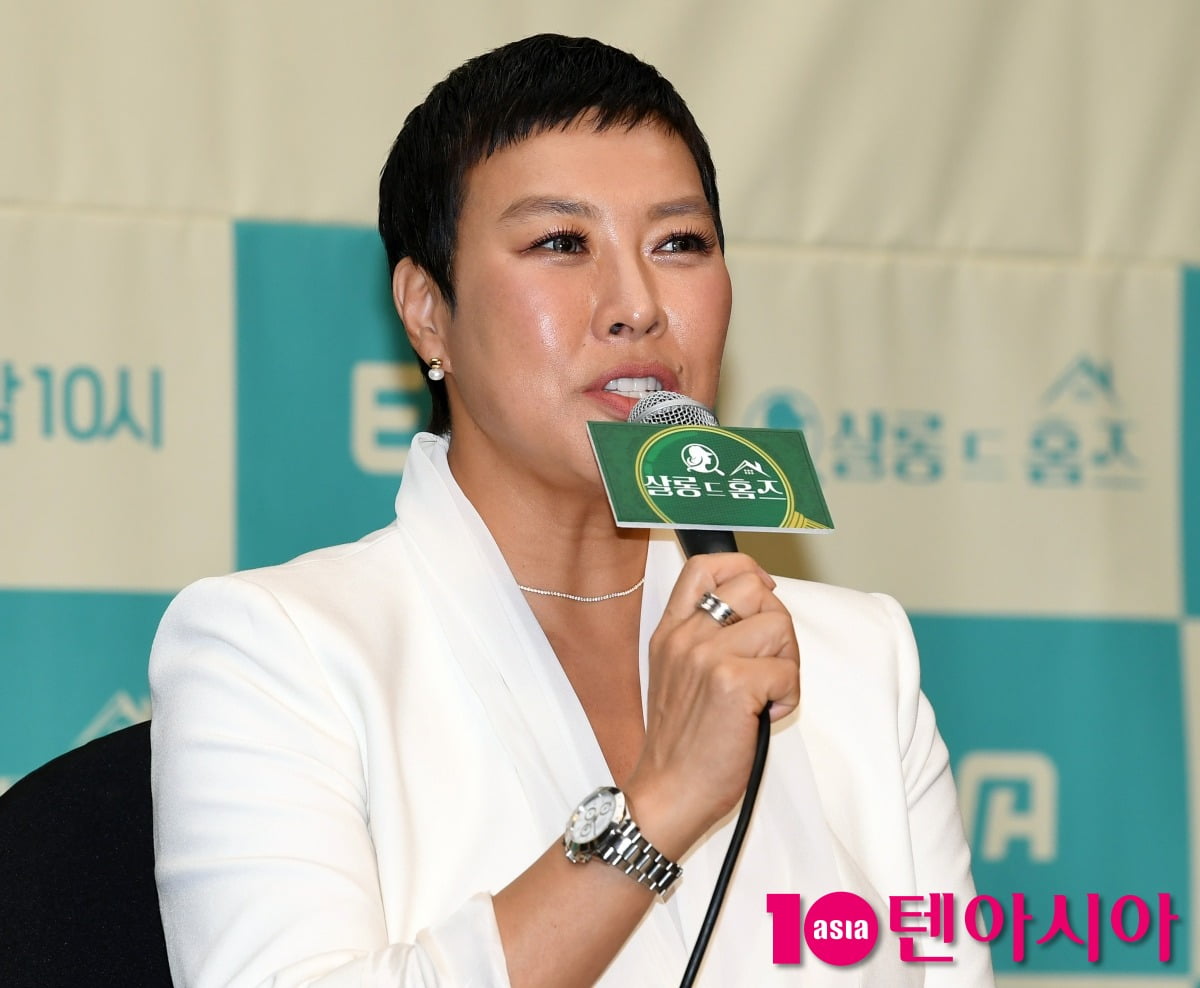 Jung Young-joo Embraces Her Role as a Strong Character in 'Salon de Holmes'