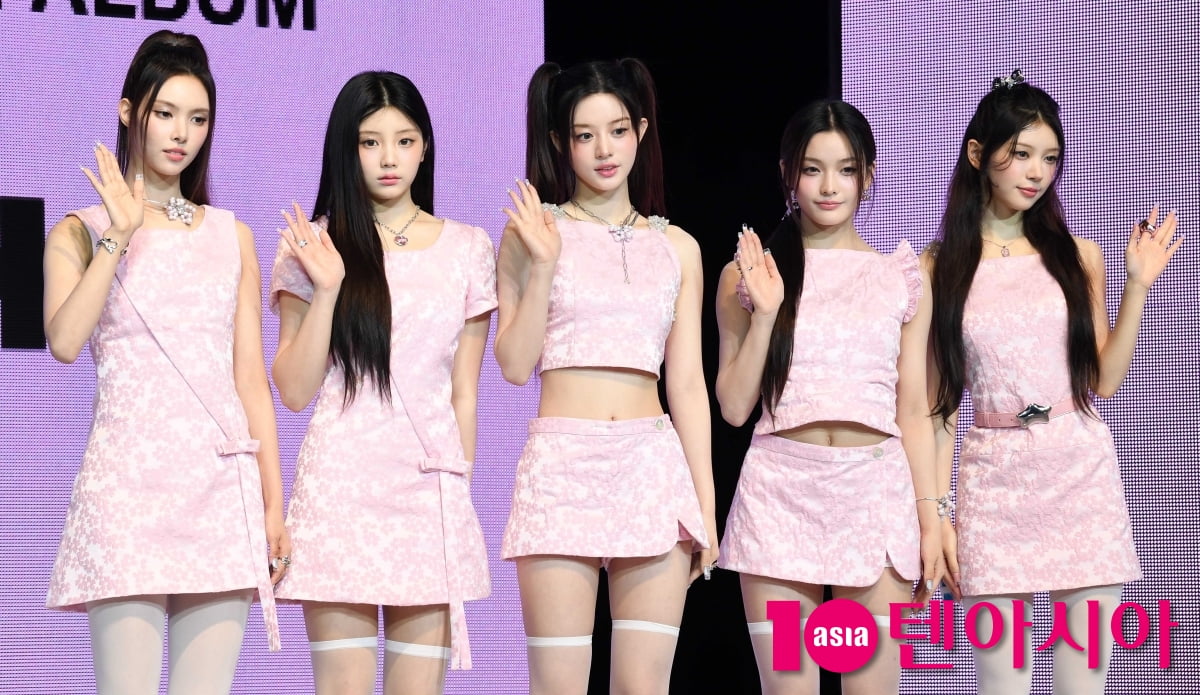 K-Pop Group ILLIT Dazzles at Mini Album 'bomb' Showcase in Seoul