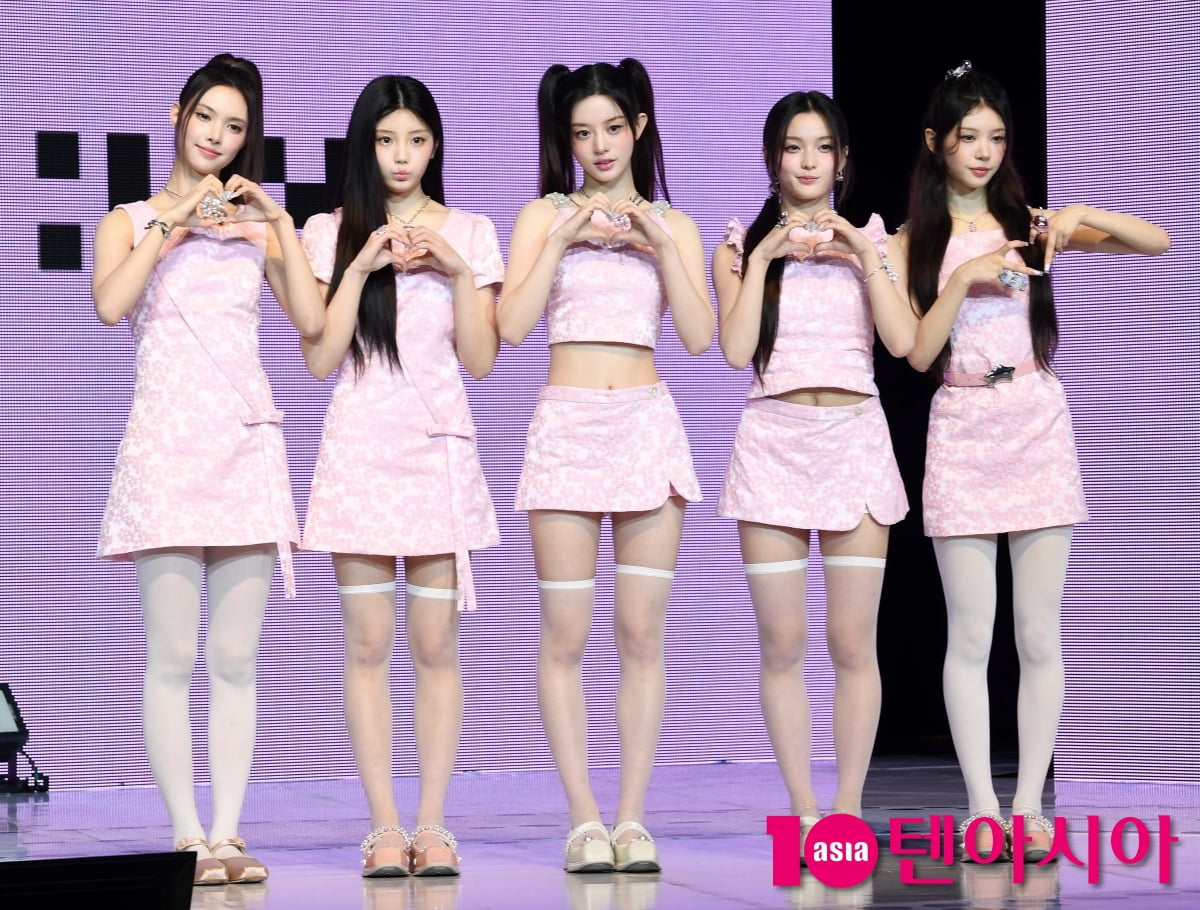 K-Pop Group ILLIT Dazzles at Mini Album 'bomb' Showcase in Seoul
