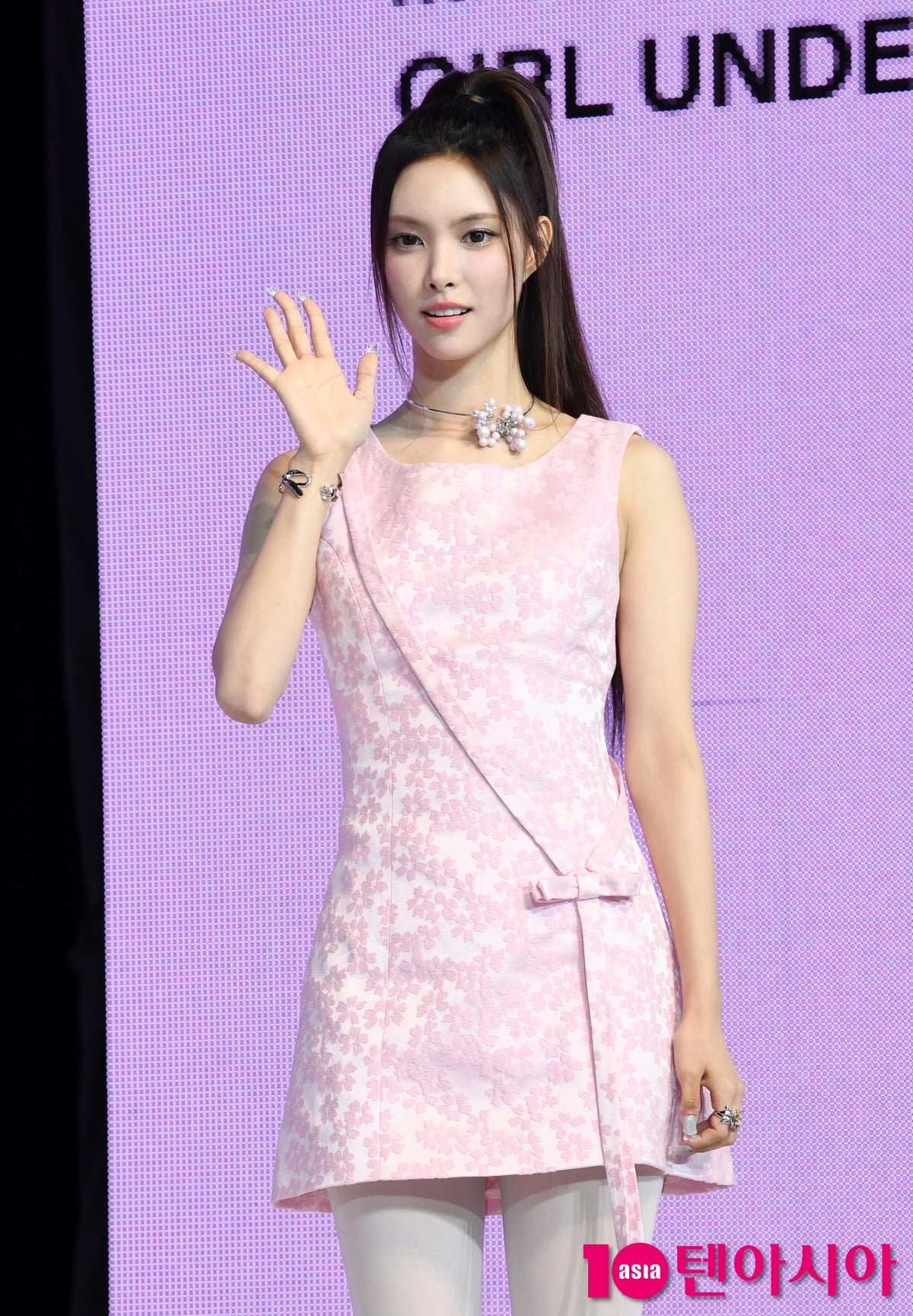 ILLIT's Yunah Shines at Mini Album 'bomb' Showcase in Seoul