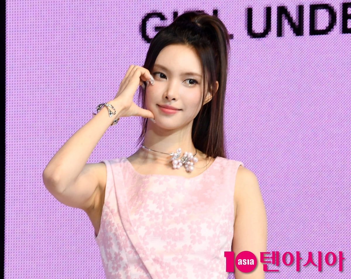 ILLIT's Yunah Shines at Mini Album 'bomb' Showcase in Seoul