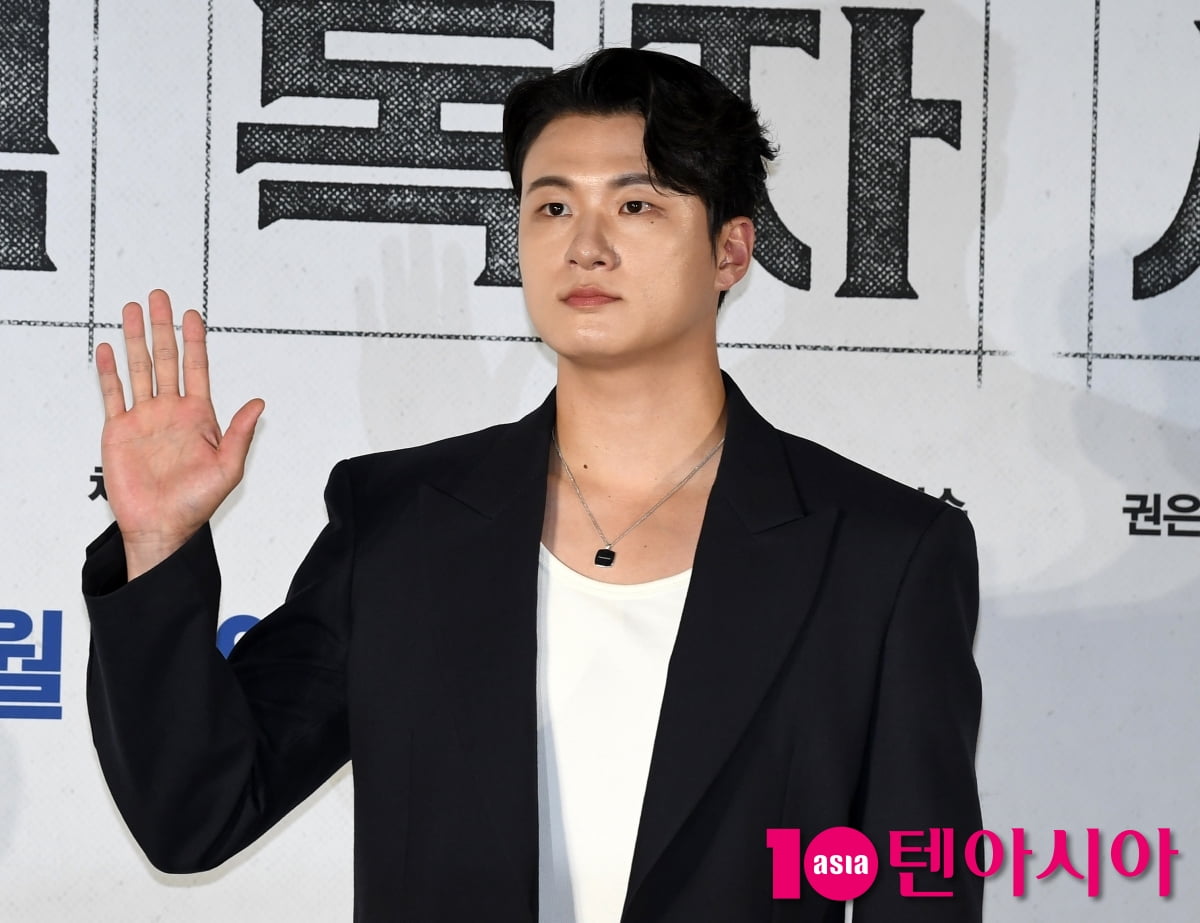 俳優シン・スンホ、映画『全知的読者視点』制作報告会に登場