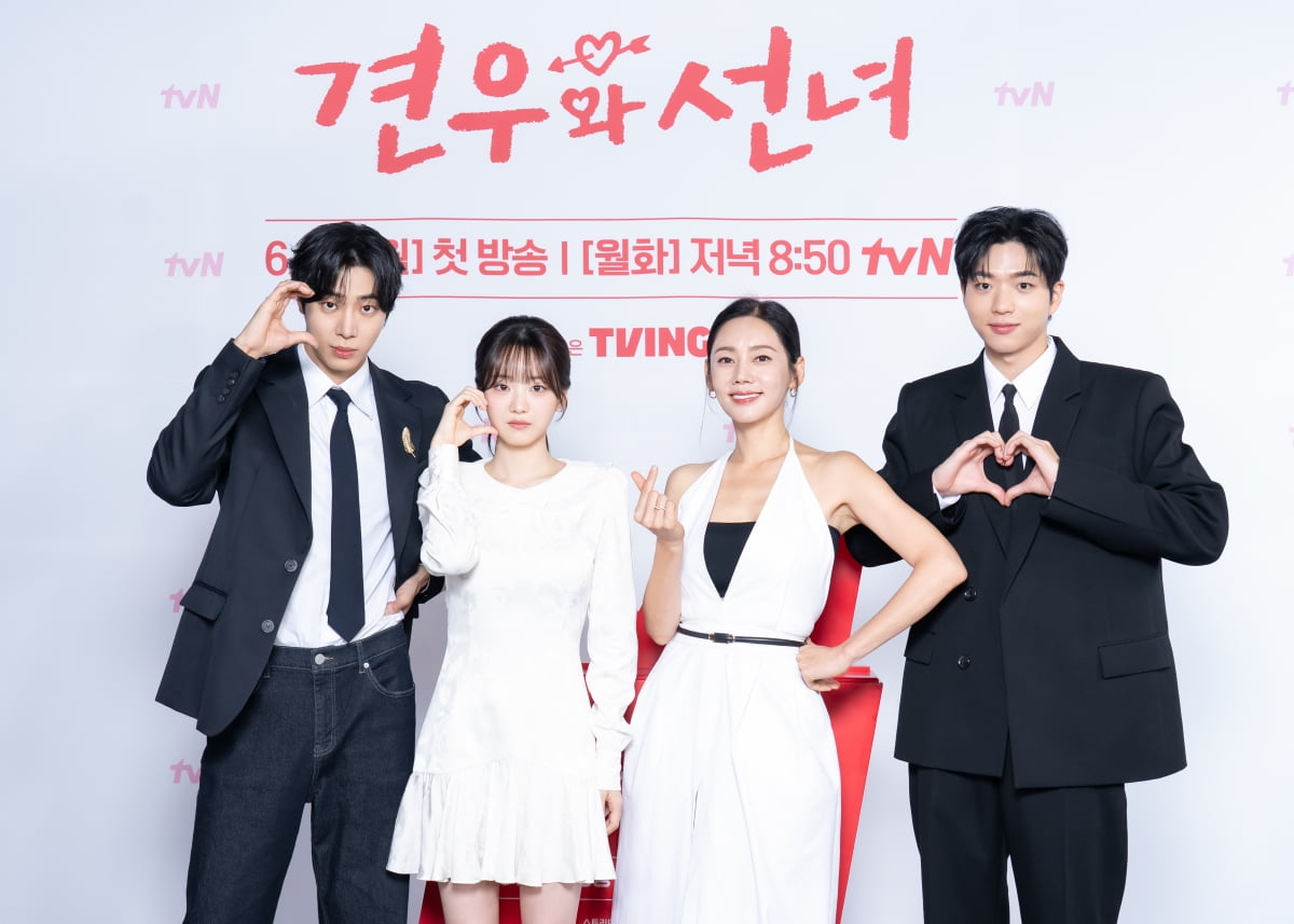 俳優チュ・ヨンウ、3年ぶりにチョ・イヒョンと再会!新ドラマ『巫女と彦星』で初恋ロマンスに挑戦