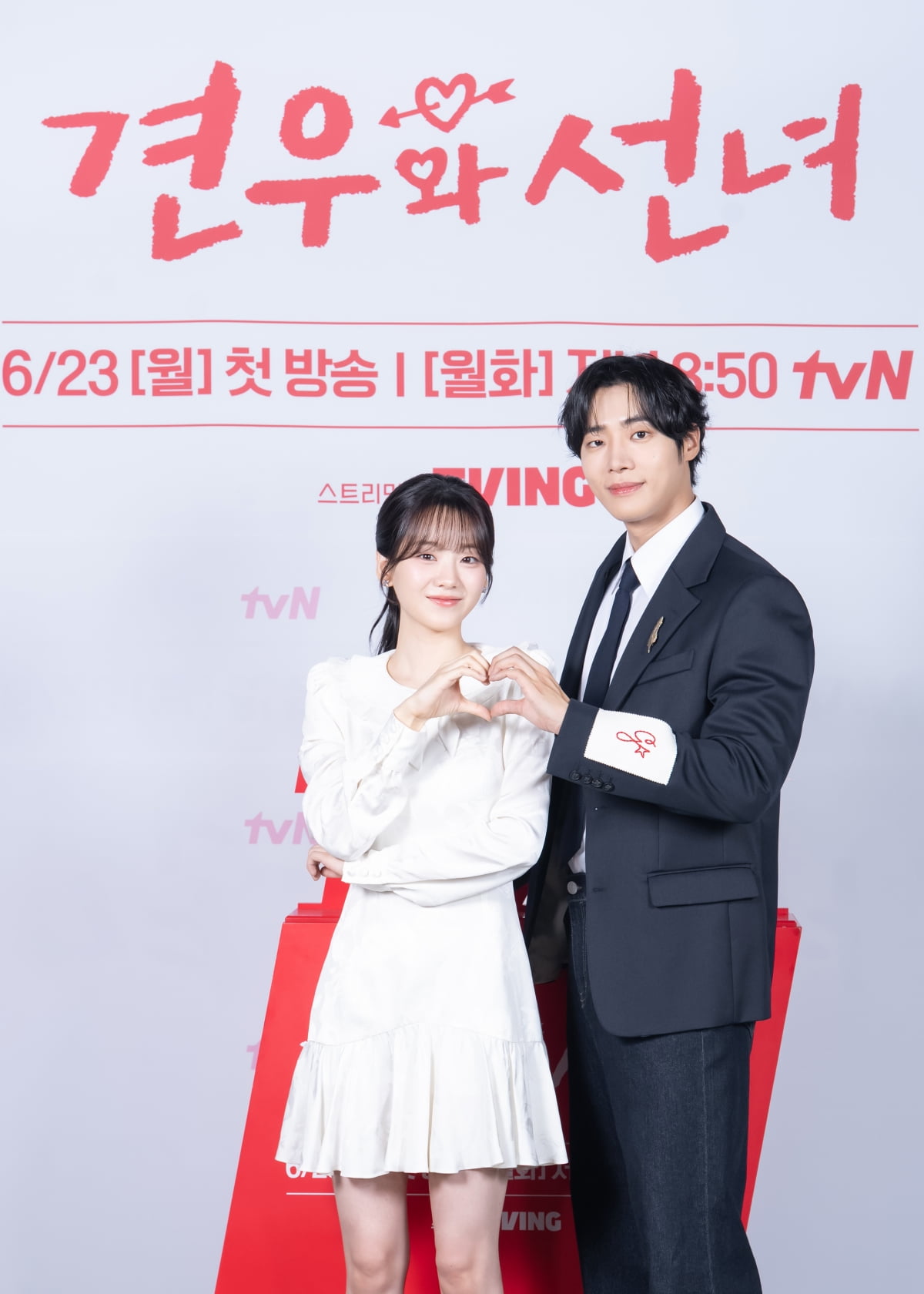 俳優チュ・ヨンウ、3年ぶりにチョ・イヒョンと再会!新ドラマ『巫女と彦星』で初恋ロマンスに挑戦