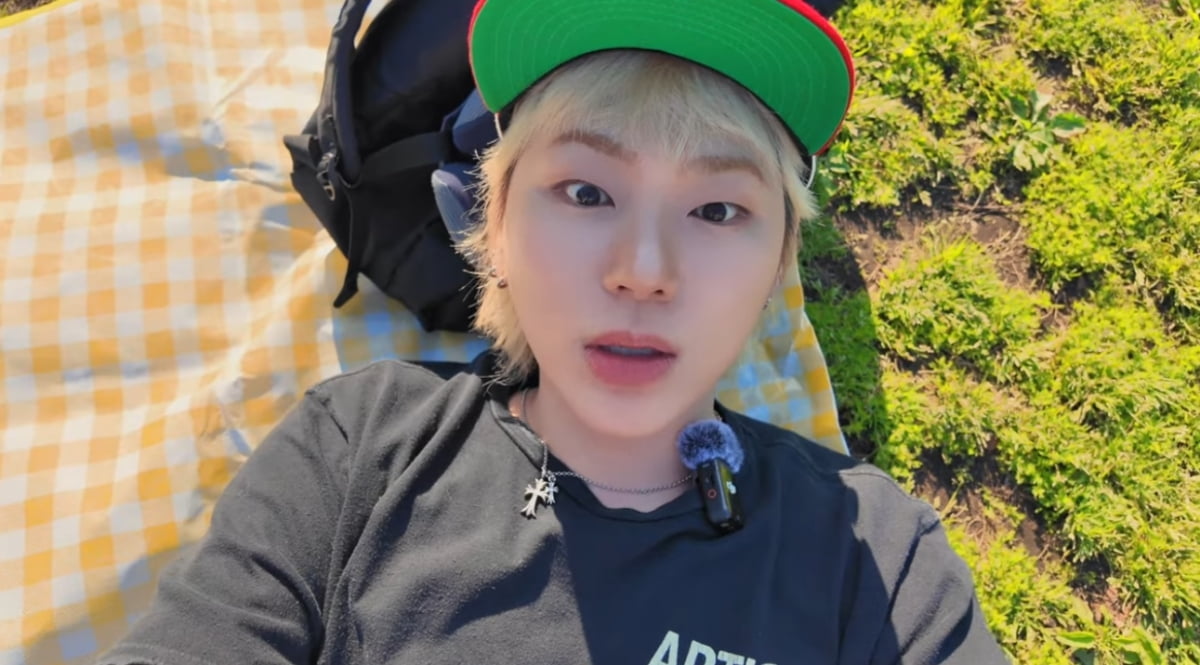 ZICO、東京でのVlog公開!ドンカツ食べ歩きからサンリオワールドショッピングまで