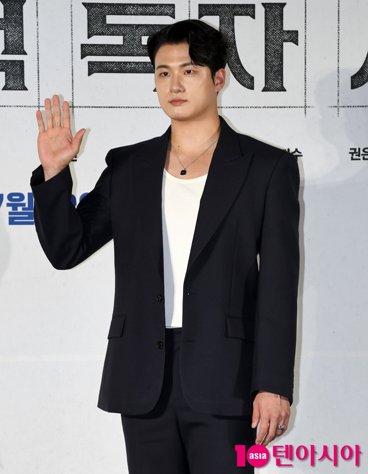 Shin Seung-ho Exempted from Military Service Due to Injury