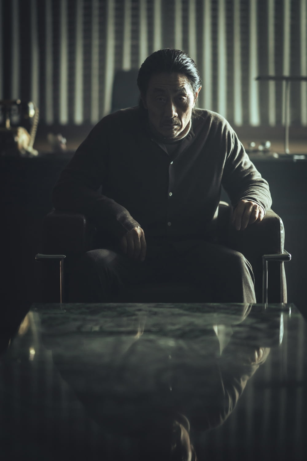 Heo Jun-ho Shines with Intense Charisma in Netflix Series 'Square'