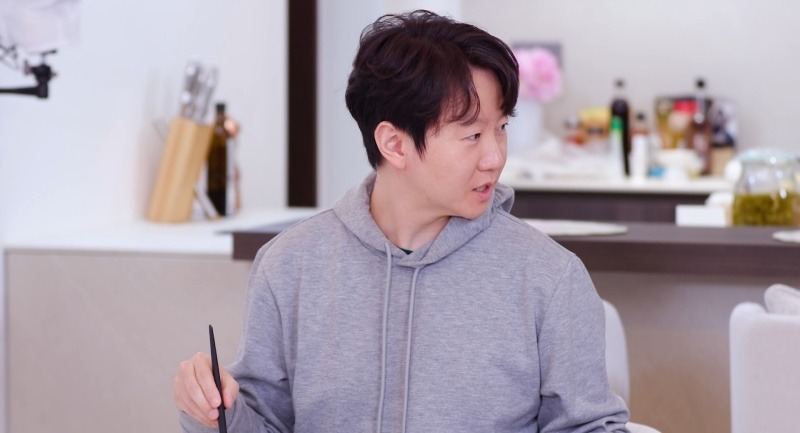 Lee Jung-hyun Reminisces About Jo Sung-mo and Unveils Her Dream Kitchen on 'Pyeonstorang'