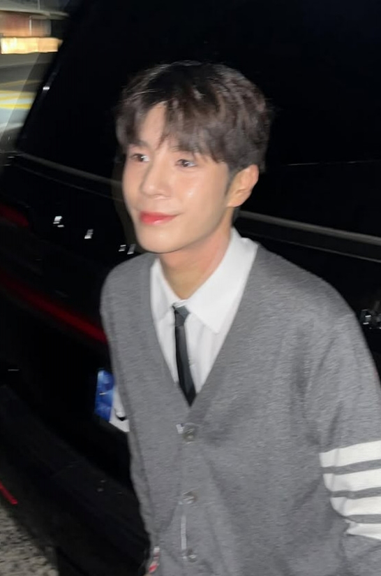 K-Pop Star Jeong Dong-won Charms Fans with Adorable Photos and New Album Release