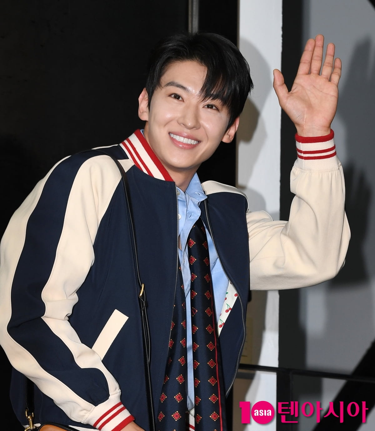 DEX Attends Valentino's 2025 Fall Collection Pop-Up Event in Seoul