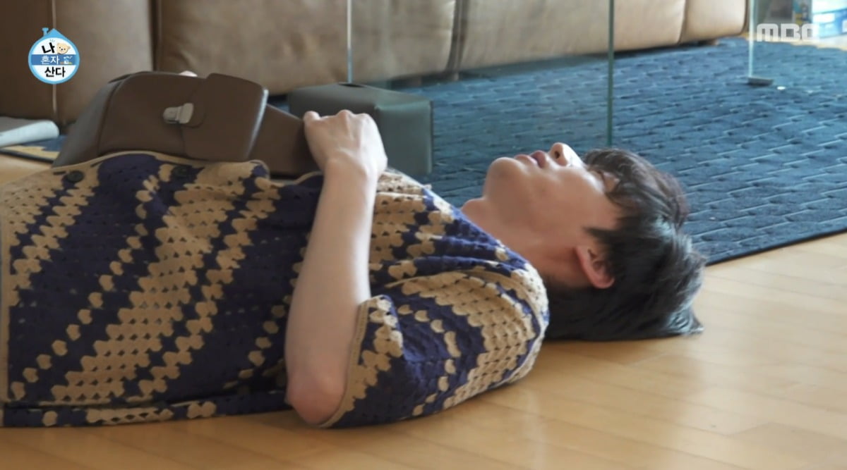 Ahn Jae-hyun Shows Off Transformed Physique After 4 Months of Exercise