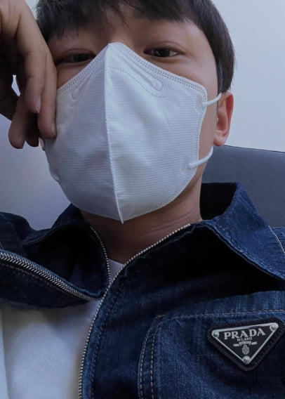 Lee Do-hyun Captivates Fans with Striking Selfie in Prada