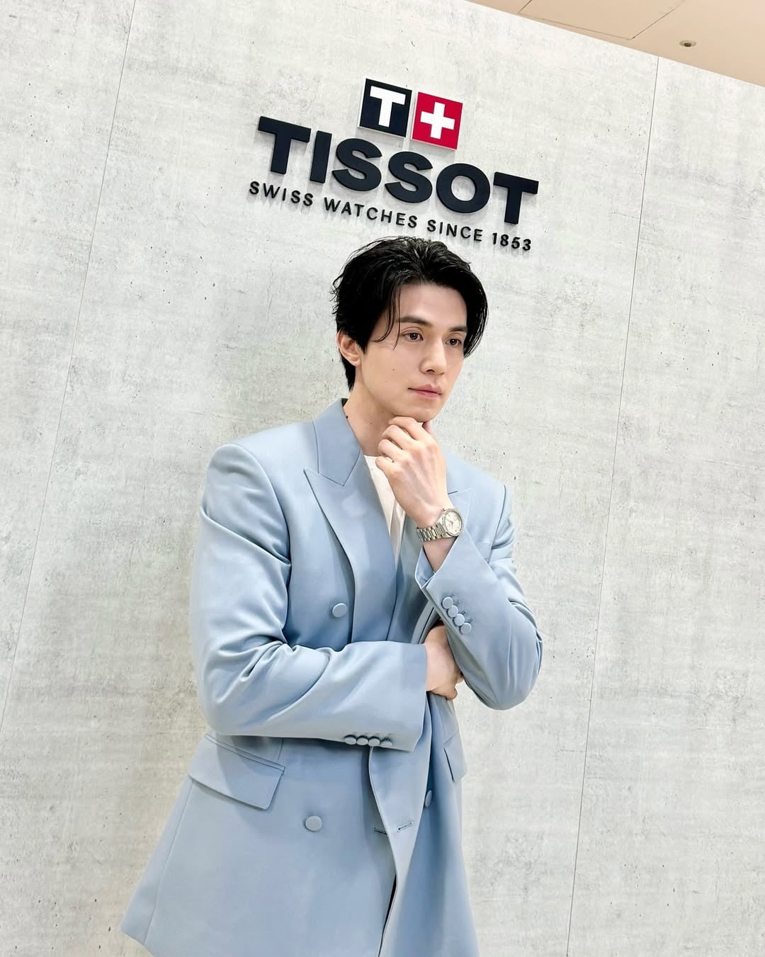 Lee Dong-wook Stuns Fans with Unreal Visuals on Instagram