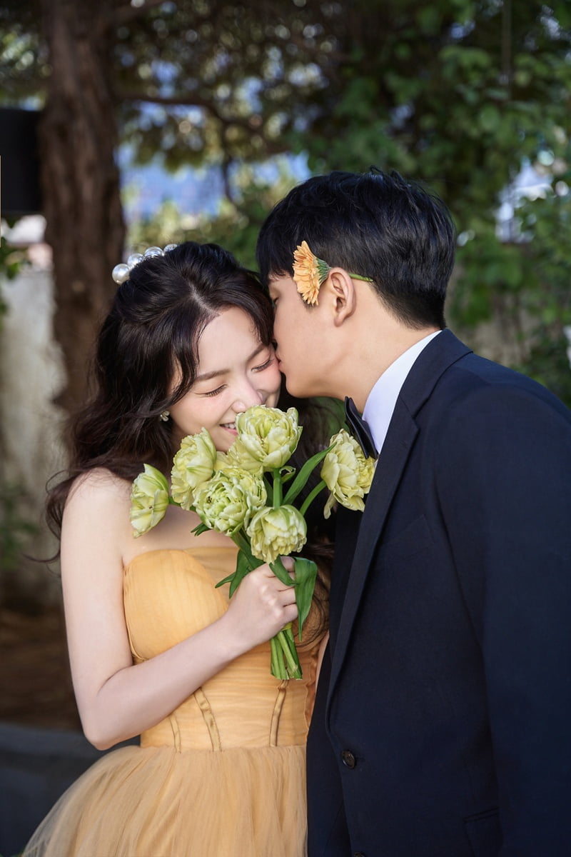 Korean TV Personality Ha Ji-hye Ties the Knot with Younger Partner in Star-Studded Ceremony