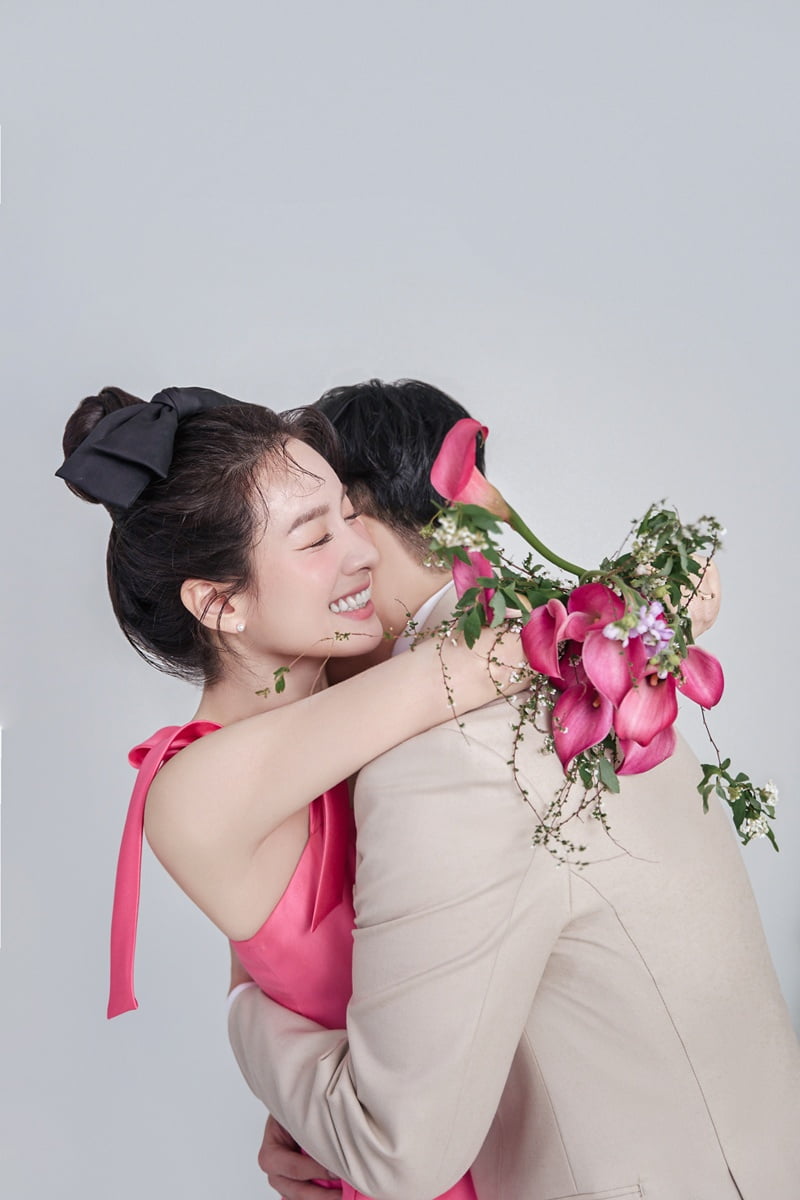 Korean TV Personality Ha Ji-hye Ties the Knot with Younger Partner in Star-Studded Ceremony