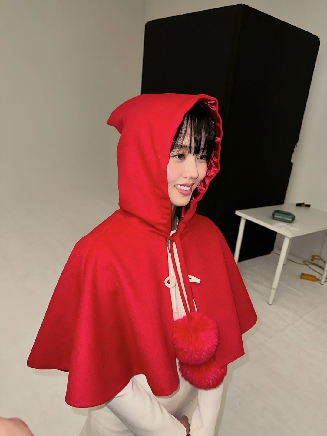 Kim So-hyun Captivates Fans with Enchanting Red Riding Hood Look on Social Media