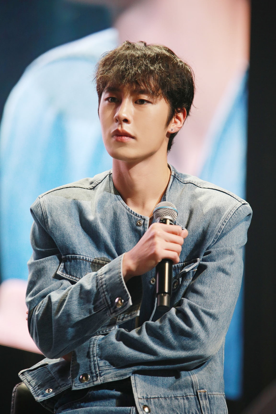 Lee Jae-wook Successfully Concludes Fan Meeting in Japan, Kicking Off Asia Tour