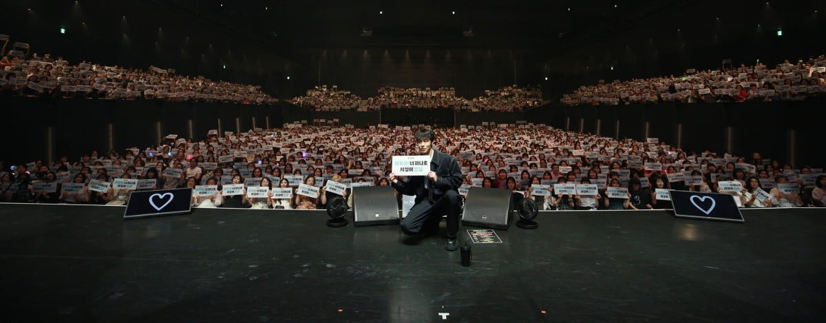 Lee Jae-wook Successfully Concludes Fan Meeting in Japan, Kicking Off Asia Tour