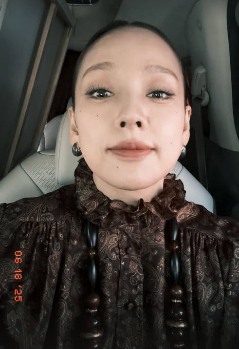 K-Pop Star Lee Hyori Stuns with Full Makeup for TV Appearance