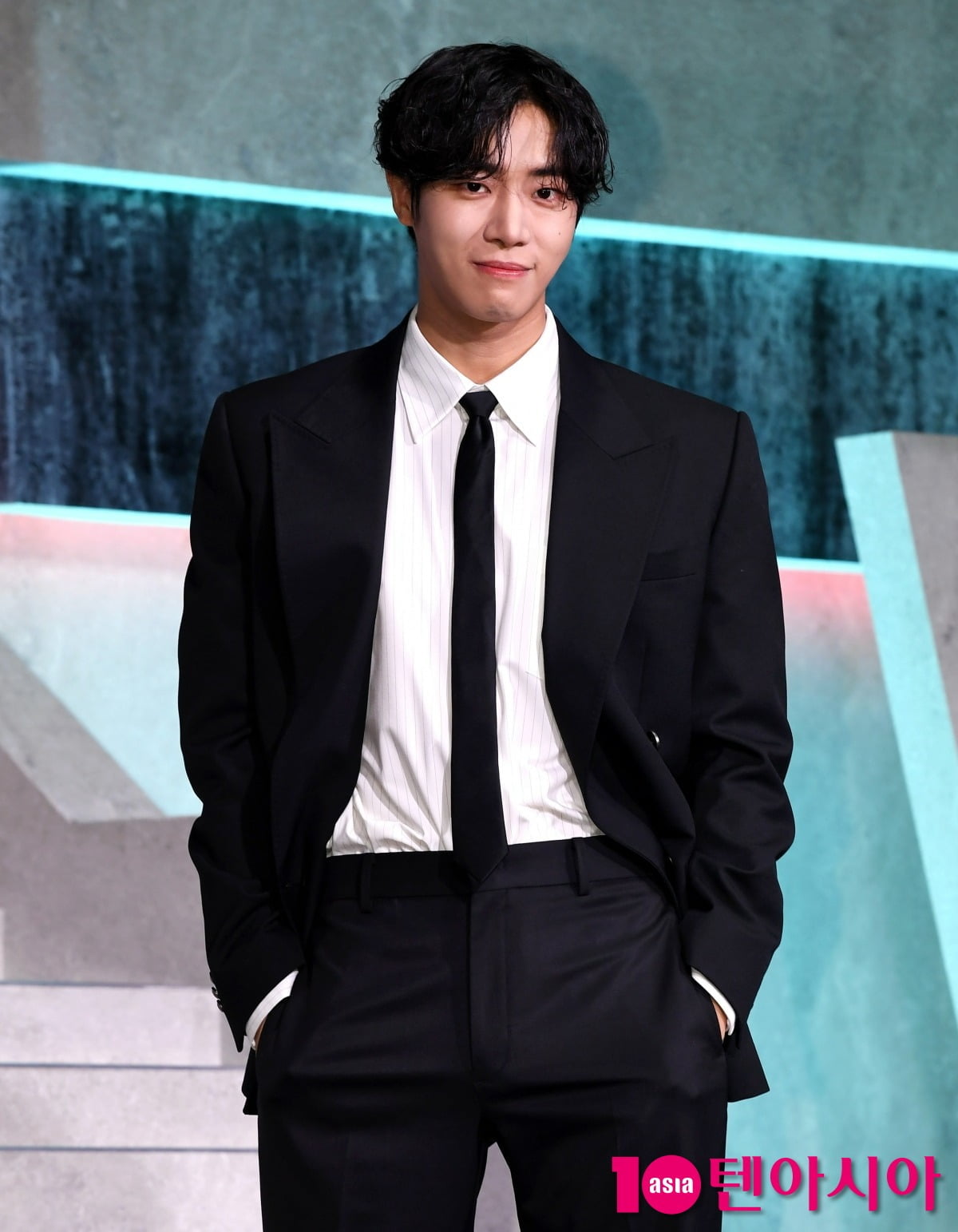 俳優チュ・ヨンウ、再挑戦の物語と成功の軌跡