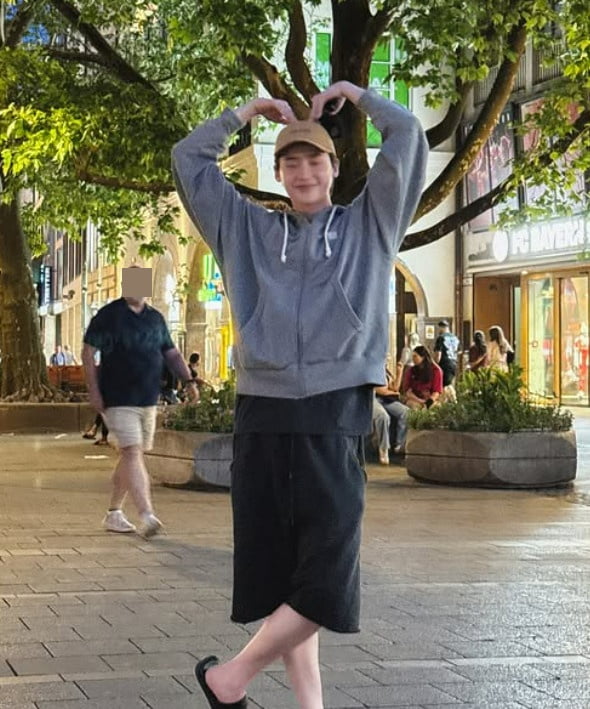 Lee Jong-suk Shares Charming Updates from Abroad and Announces Drama Comeback