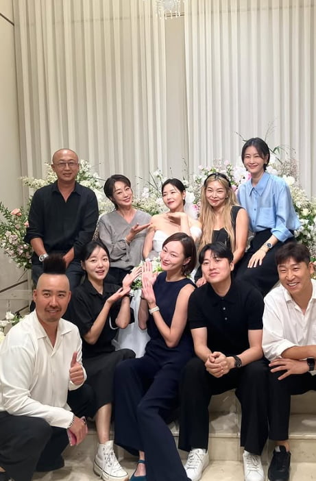 Choi Yeo-jin Celebrates Park Ha-na's Wedding with Husband