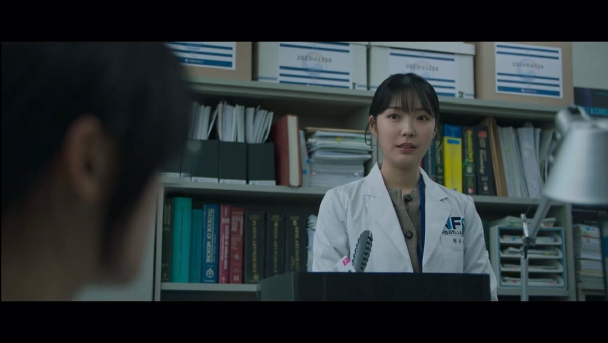 Jin Ga-eun Shines in 'The Scalpel-Wielding Hunter' with Compelling Performance