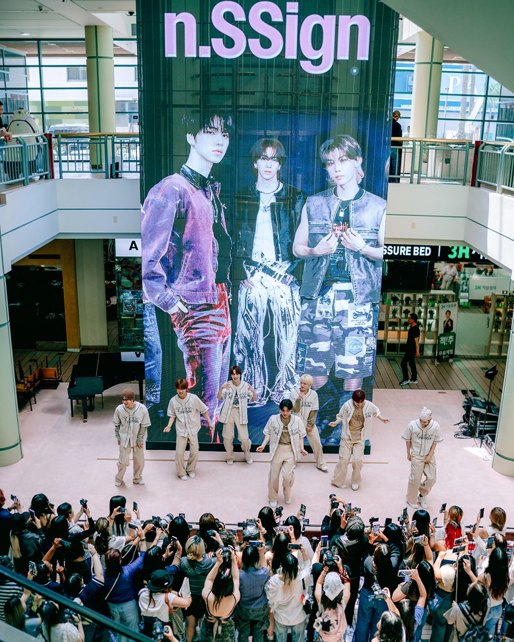 n.SSign Successfully Holds First Fan Event in Los Angeles