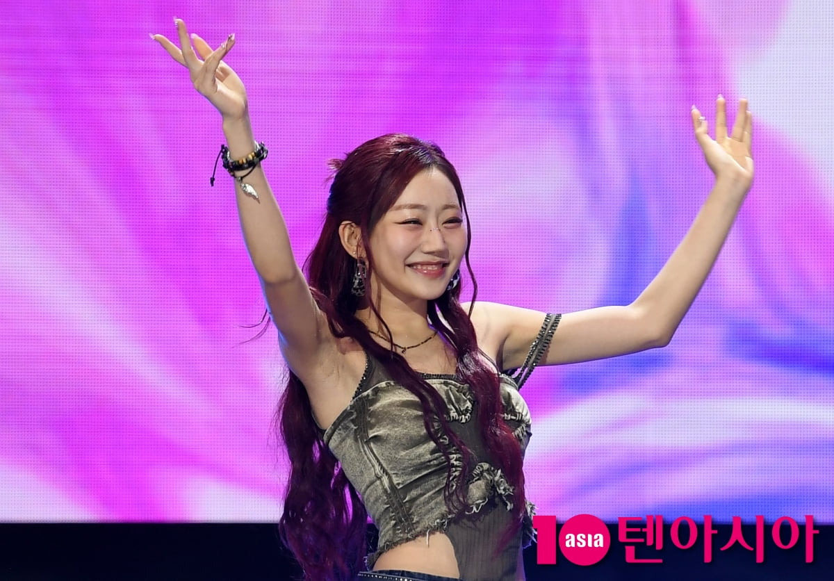 キス・オブ・ライフのジュルリ、SBS 'THE SHOW'で華麗なステージを披露